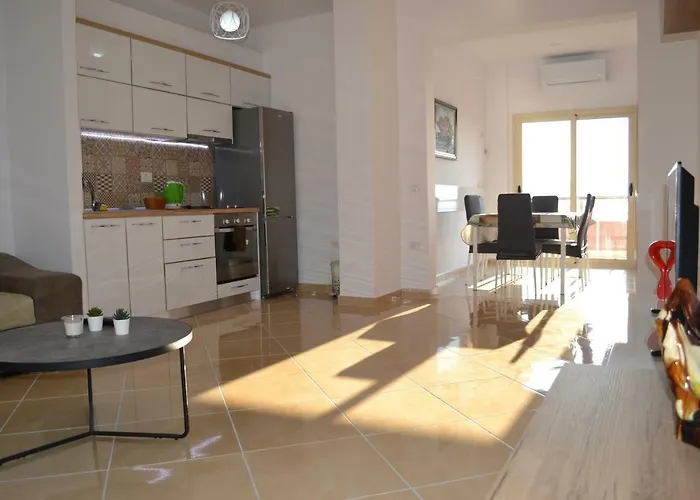 Seaview Penthouse 2 Bedrooms & Private Garage *