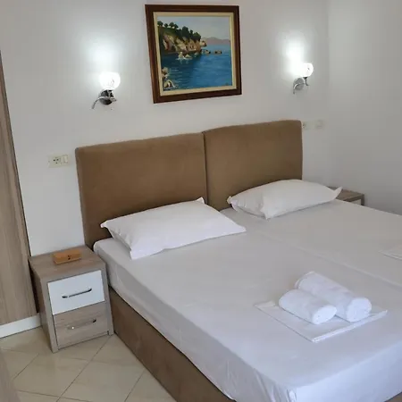 Seaview Penthouse 2 Bedrooms & Private Garage Apartment *