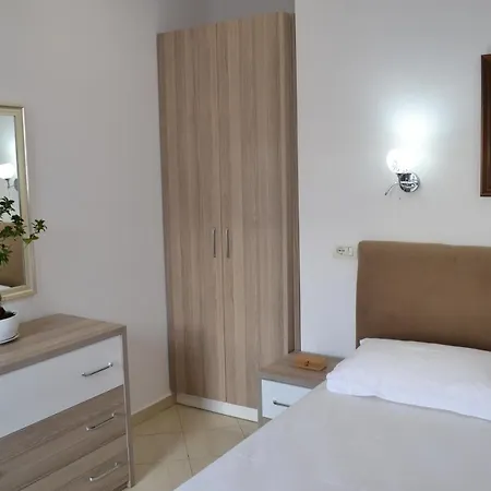 Seaview Penthouse 2 Bedrooms & Private Garage Apartment Vlorë