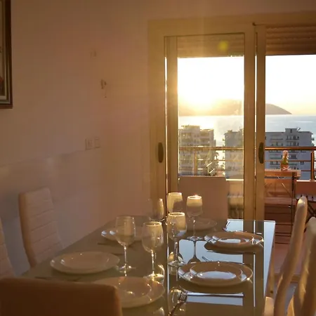 Seaview Penthouse 2 Bedrooms & Private Garage Apartment *