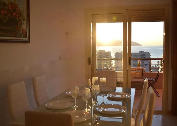Seaview Penthouse 2 Bedrooms & Private Garage Appartamento *
