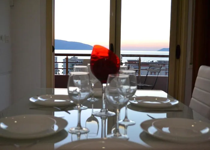 Appartamento Seaview Penthouse 2 Bedrooms & Private Garage Vlorë