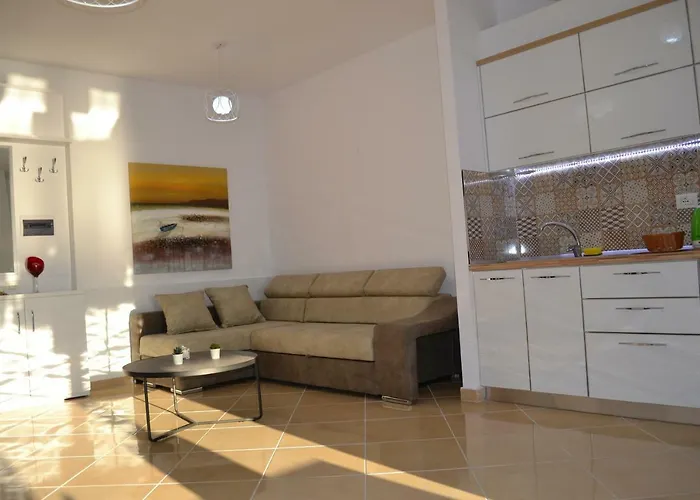 Seaview Penthouse 2 Bedrooms & Private Garage Vlorë